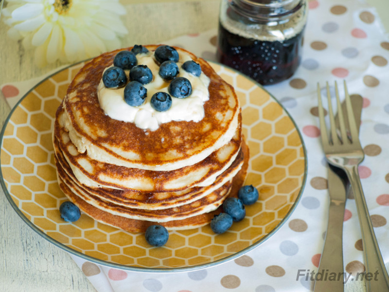 High Protein Coconut Pancakes – delicious low carb breakfast