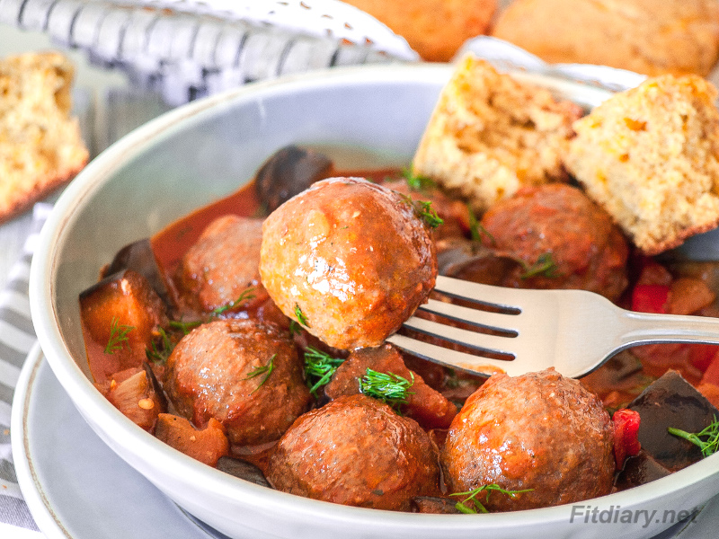 Meatballs in Eggplant and Bell Pepper Sauce