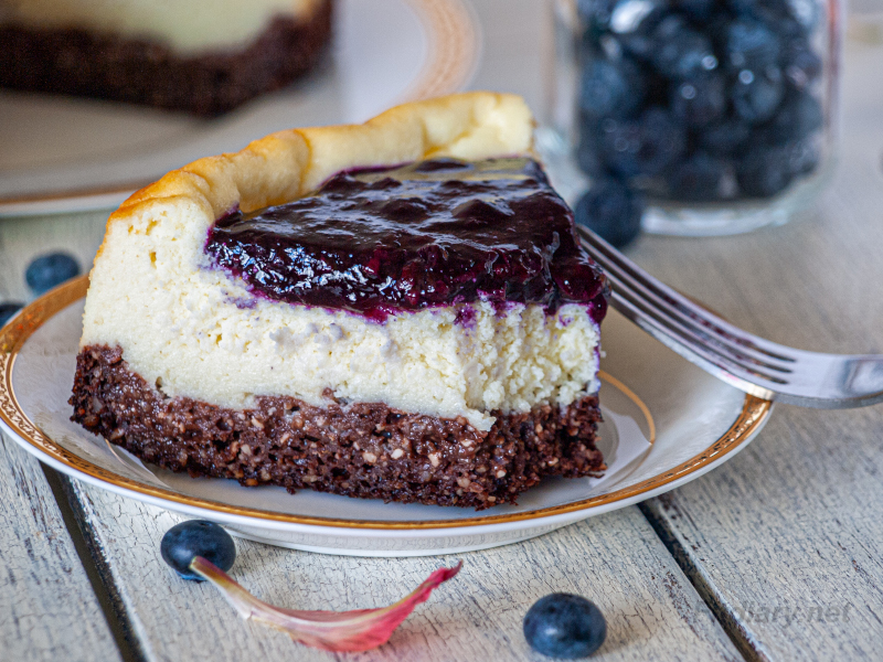 Ricotta Cheesecake with Blueberry Sauce – amazing low calorie dessert