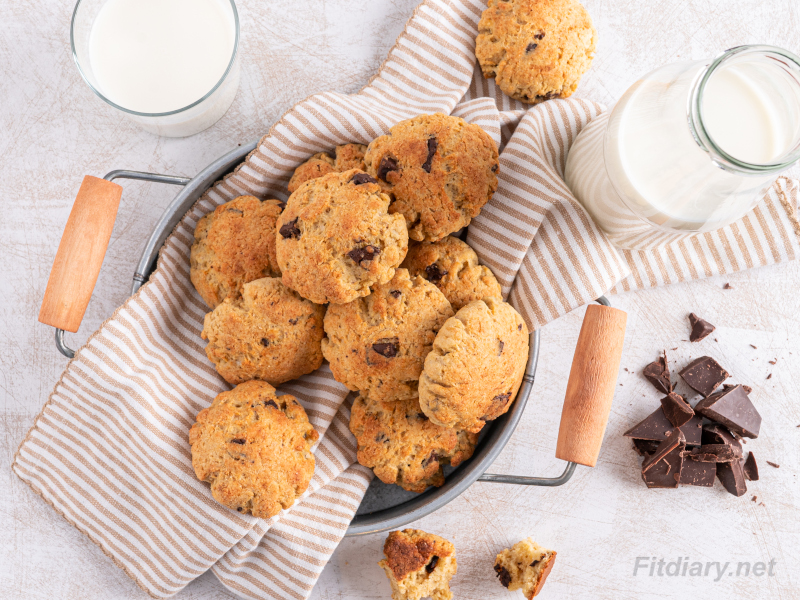 Healthy Chocolate Chunk Cookies – high in protein and sugar-free treats