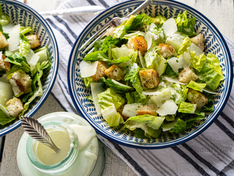 Healthy Caesar Salad – light and simple recipe of the favorite salad