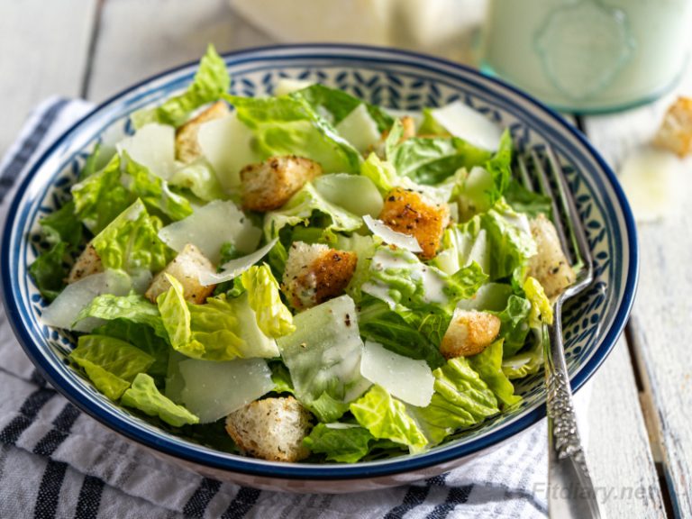 Discover the Essential Ingredients for the Perfect Caesar Salad
