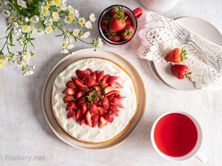 No Guilt Strawberry Cake Fit Diary